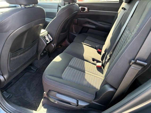 Used 2021 Kia Sorento LX FWD image 14