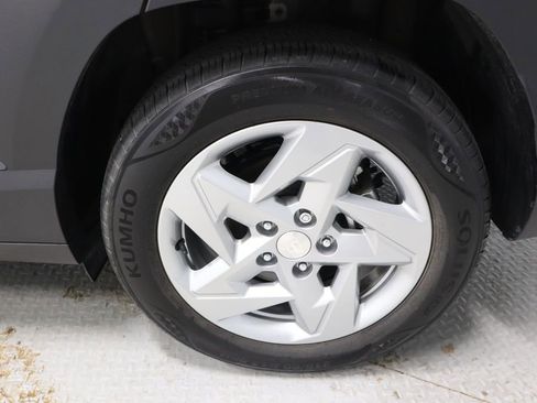 Used 2024 Hyundai Kona SE image 18