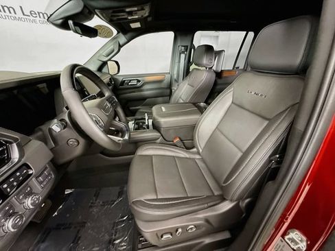Used 2025 GMC Yukon XL Denali w/ Denali Reserve Package AWD/4WD image 23
