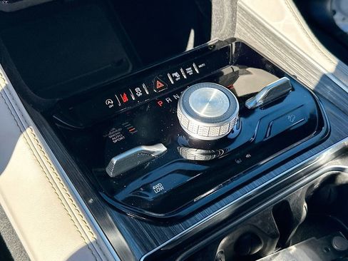 Used 2023 Jeep Wagoneer Series III w/ Preferred Equipment Group image 22