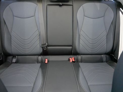 Certified 2025 Volkswagen Tiguan SE w/ Panoramic Sunroof Package AWD/4WD image 13