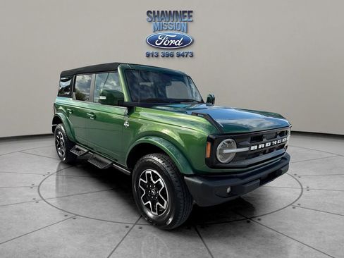 Used 2024 Ford Bronco Outer Banks image 3