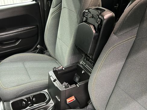 Used 2024 Jeep Gladiator Willys image 29