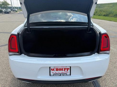 Used 2019 Chrysler 300 S RWD image 32