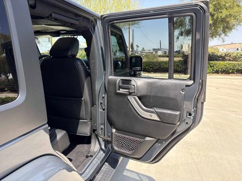 Used 2017 Jeep Wrangler Unlimited Sahara w/ Quick Order Package 24E Chief AWD/4WD image 13