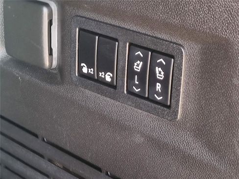 Used 2021 Chevrolet Tahoe Premier w/ Premium Package image 8