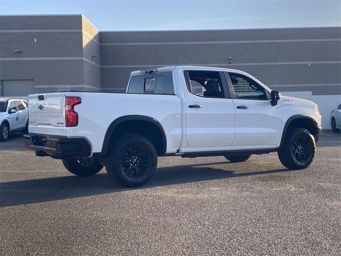 Used 2023 Chevrolet Silverado 1500 ZR2 w/ Technology Package image 28