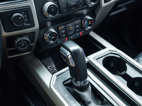 Used 2019 Ford F150 Lariat w/ Equipment Group 502A Luxury AWD/4WD image 11