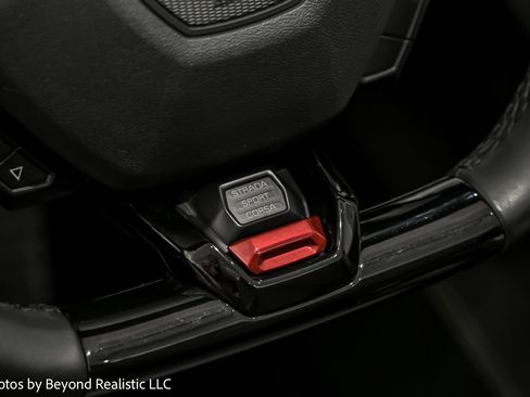 Used 2023 Lamborghini Huracan EVO image 23