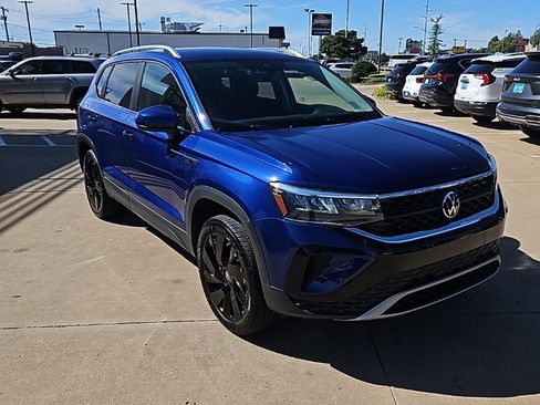 Used 2024 Volkswagen Taos SE w/ Black Wheel Plus Package image 3