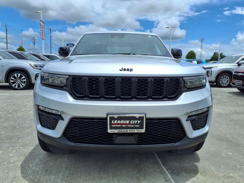 Used 2025 Jeep Grand Cherokee Limited w/ Black Appearance Package AWD/4WD image 5