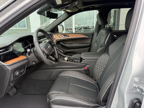 New 2026 Jeep Grand Cherokee Summit w/ Obsidian Package AWD/4WD image 4