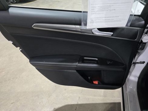 Used 2017 Ford Fusion SE w/ Equipment Group 201A image 28