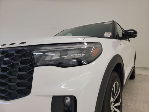 Used 2025 Ford Explorer ST-Line AWD/4WD image 9