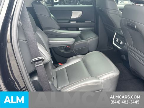 Certified 2025 Ford Expedition Active image 18