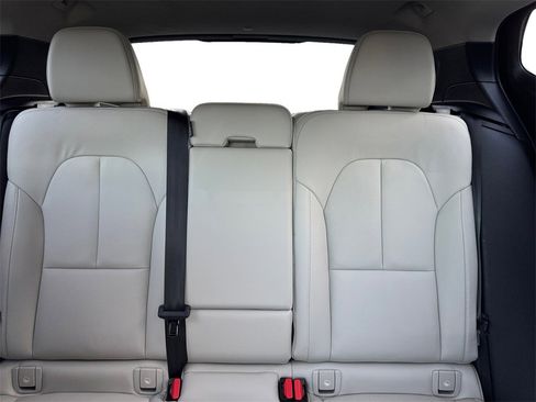 Certified 2024 Volvo XC40 B5 Plus w/ Climate Package image 22