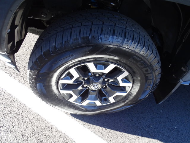 Used 2021 Toyota Tacoma TRD Off-Road w/ Technology Package AWD/4WD image 28