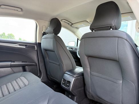 Used 2019 Ford Fusion SE FWD image 15