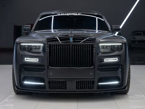 Used 2023 Rolls-Royce Phantom Sedan RWD image 2