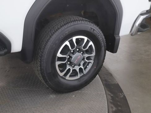 Used 2024 GMC Sierra 2500 SLT w/ SLT Premium Package AWD/4WD image 14