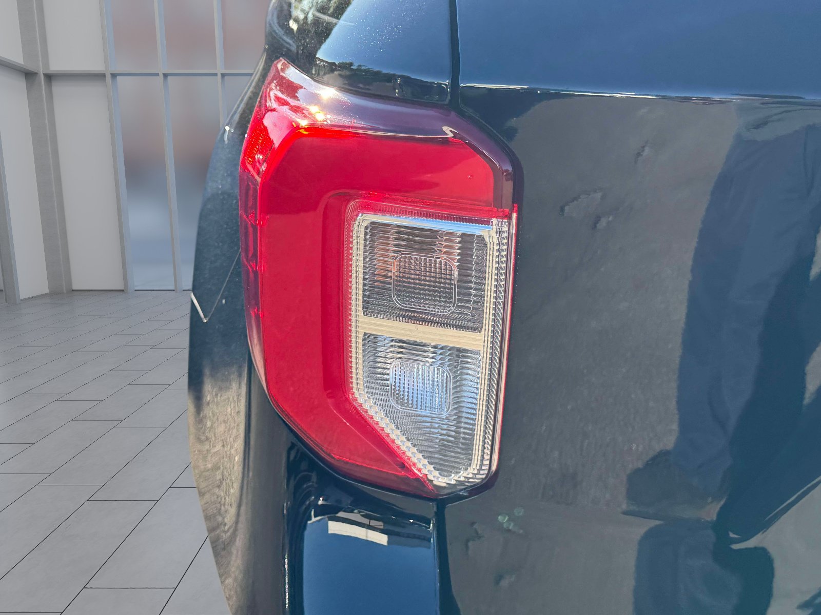 Used 2022 Ford Explorer XLT w/ Equipment Group 202A AWD/4WD image 9