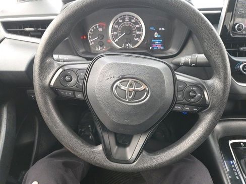 Used 2021 Toyota Corolla LE image 2