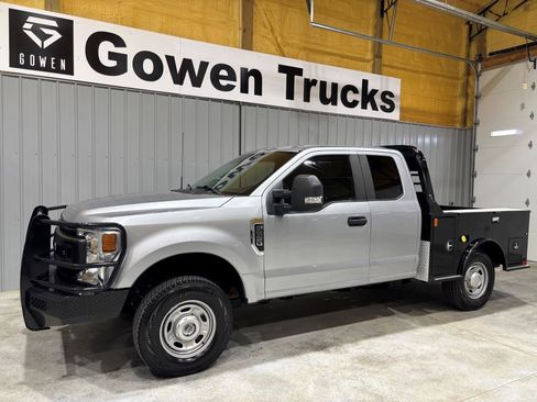 Used 2022 Ford F250 XL w/ Power Equipment Group image 4