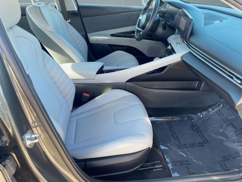 Used 2024 Hyundai Elantra Limited image 31
