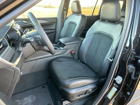 New 2025 Jeep Grand Cherokee L Altitude image 11