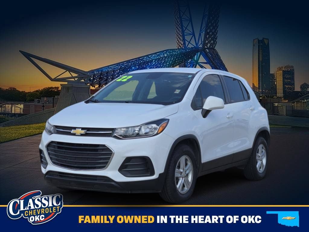 Used 2022 Chevrolet Trax LS w/ Tint and Cruise Package FWD image 3