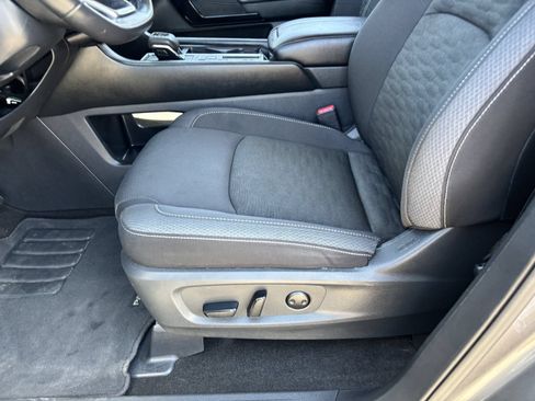Used 2025 Nissan Pathfinder SV FWD image 21