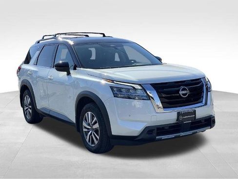 Certified 2023 Nissan Pathfinder SL w/ SL Premium Package AWD/4WD image 3