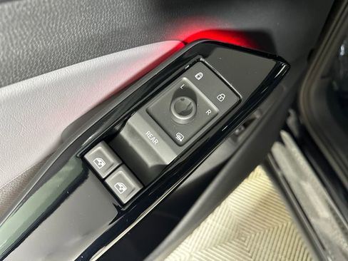 Used 2023 Volkswagen ID.4 Pro S image 11