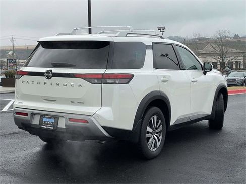 Used 2022 Nissan Pathfinder SL image 3