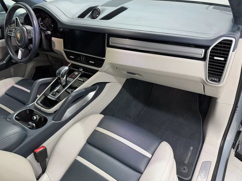Used 2020 Porsche Cayenne Turbo AWD/4WD image 10