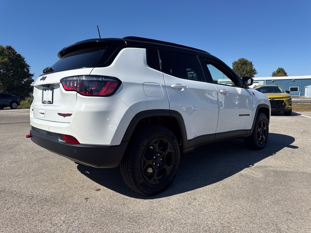 Used 2023 Jeep Compass Trailhawk AWD/4WD image 7