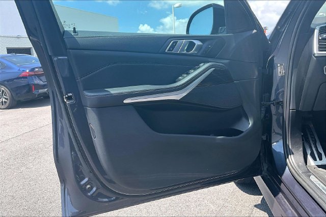 Used 2021 BMW X5 xDrive40i w/ M Sport Package AWD/4WD image 18