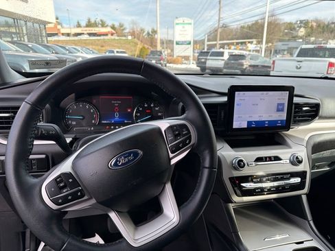 Used 2023 Ford Explorer XLT w/ Class IV Trailer Tow Package image 15