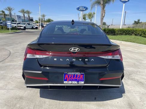 Used 2025 Hyundai Elantra Sport FWD image 7