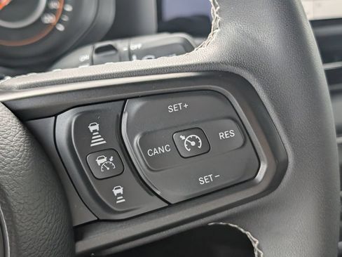 Used 2025 Jeep Wrangler Unlimited Rubicon AWD/4WD image 23