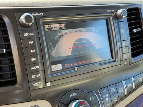 Used 2013 Toyota Sienna XLE w/ Premium Pkg image 27