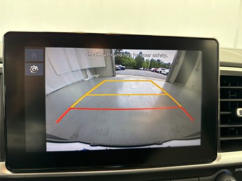 Used 2025 Hyundai Venue SEL FWD image 24