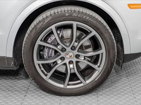 Used 2021 Porsche Cayenne Coupe AWD/4WD image 35