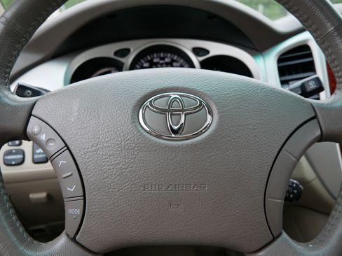 Used 2007 Toyota Highlander Limited AWD/4WD image 23