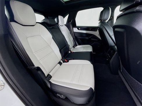 Certified 2024 Porsche Cayenne image 31