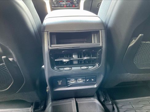 Used 2023 Jeep Grand Cherokee Limited w/ Black Appearance Package AWD/4WD image 10