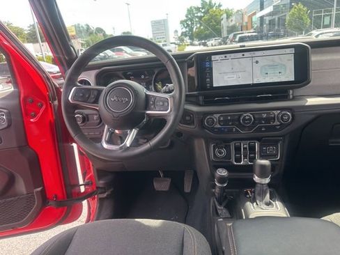Used 2024 Jeep Wrangler Unlimited Sahara AWD/4WD image 18