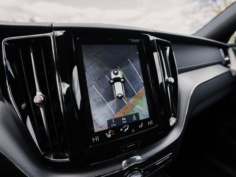 Used 2020 Volvo XC60 T6 R-Design image 3