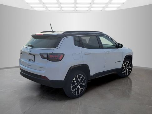 Used 2025 Jeep Compass Limited w/ Elite Group AWD/4WD image 4