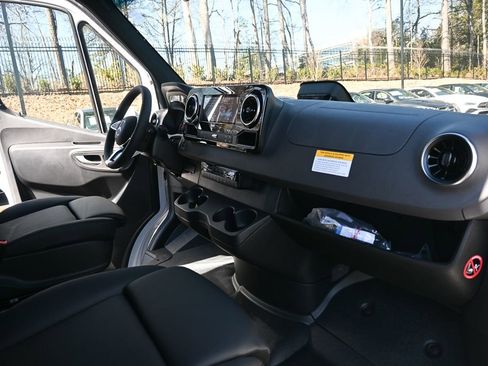 Used 2025 Mercedes-Benz Sprinter 2500 image 20